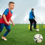 Wie Kinderfußballtraining die Motorik und Teamfähigkeit Ihres Kindes stärkt