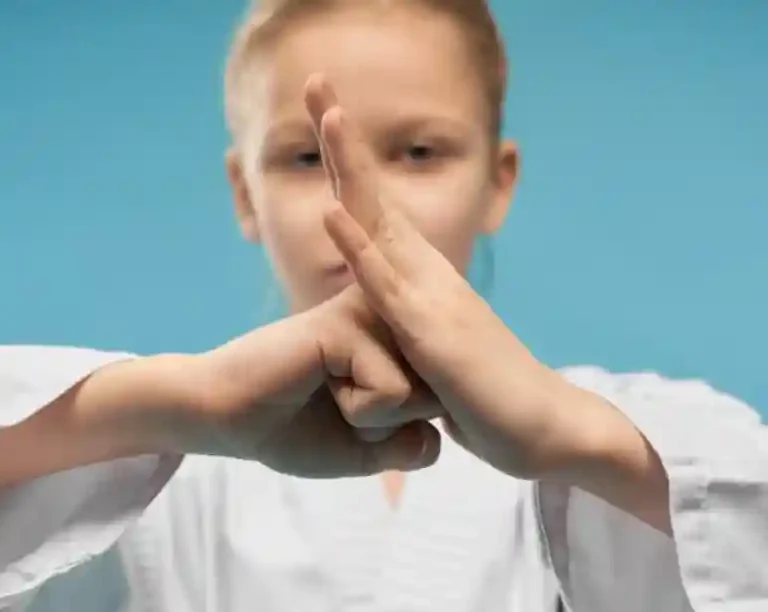 Wie Kinderkampfkunst die körperliche Fitness und Beweglichkeit von Kindern verbessert